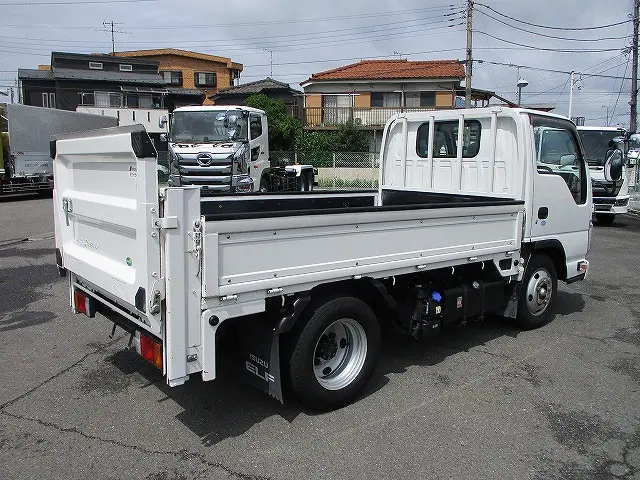 いすゞ エルフ 2RG-NKR88A(2WD)の写真4
