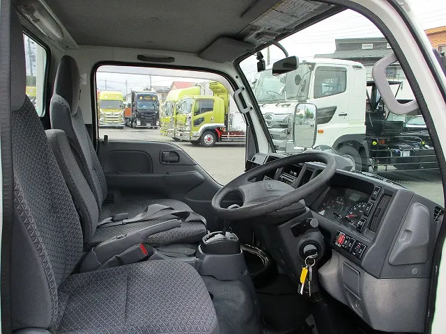 いすゞ エルフ 2RG-NKR88A(2WD)の写真6