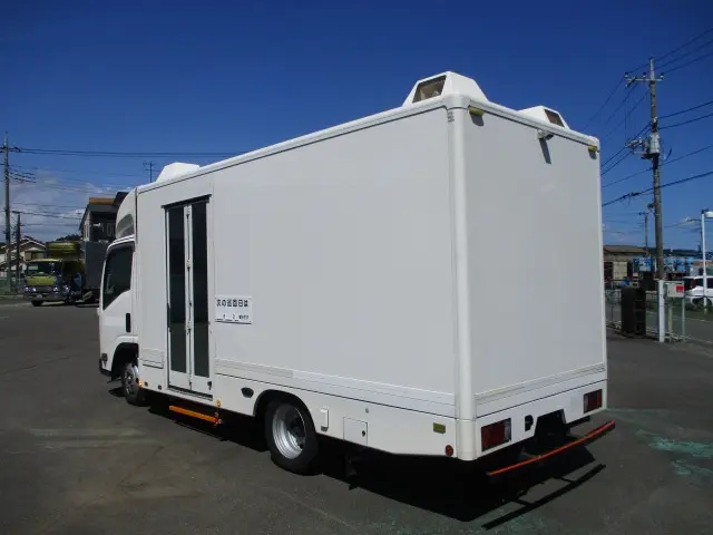 いすゞ エルフ TP-NMR85AN(2WD)の写真3
