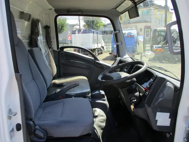 いすゞ エルフ TP-NMR85AN(2WD)の写真5