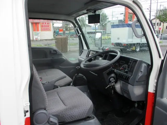 いすゞ エルフ TPG-NHR85AN(2WD)の写真6