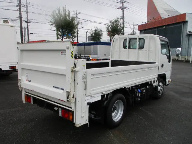 いすゞ エルフ 2RG-NJR88A(2WD)の写真4