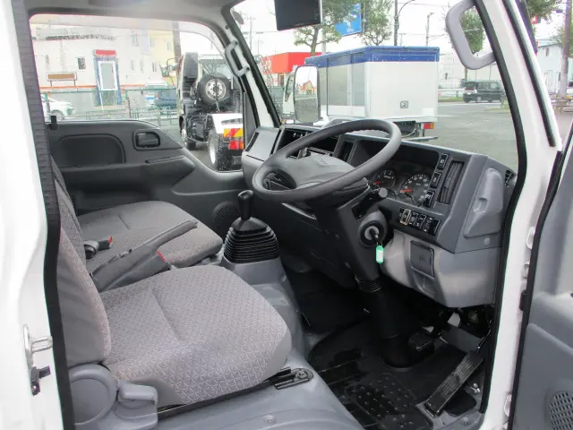 いすゞ エルフ 2RG-NJR88A(2WD)の写真6