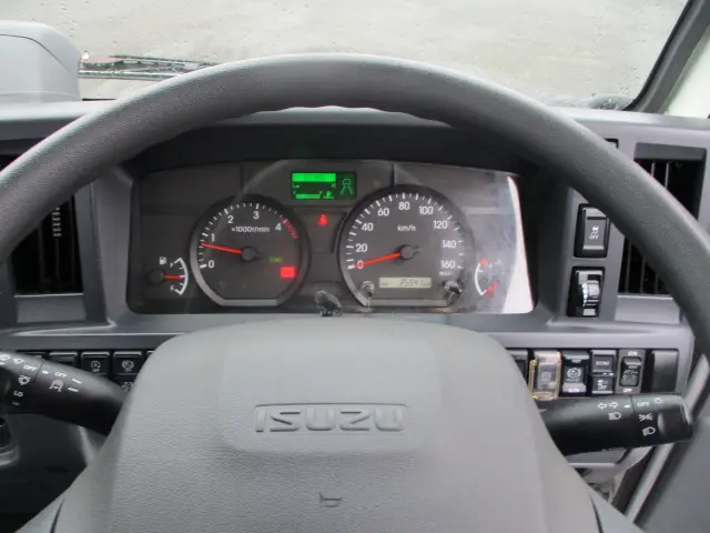いすゞ エルフ 2RG-NJR88A(2WD)の写真7
