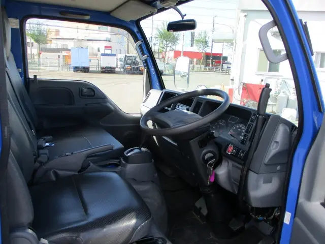 いすゞ エルフ TPG-NJR85AD(2WD)の写真6