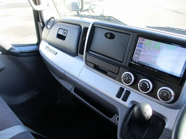 三菱 キャンターガッツ TPG-FBA00(2WD)の写真8