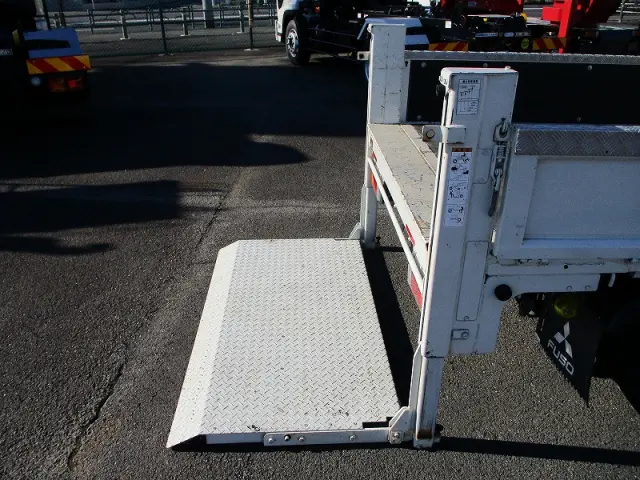 三菱 キャンターガッツ TPG-FBA00(2WD)の写真12