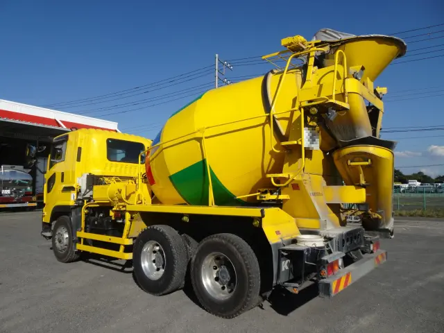 いすゞ ギガ 2KG-CXZ77CT(6x4)の写真2