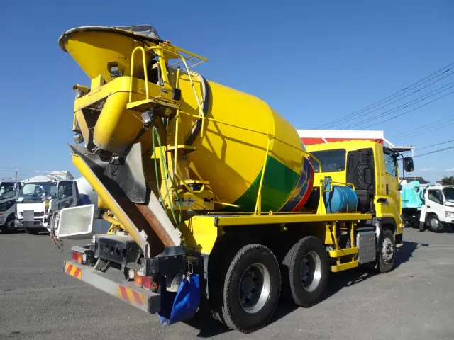 いすゞ ギガ 2KG-CXZ77CT(6x4)の写真4