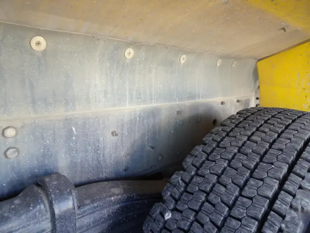 いすゞ ギガ 2KG-CXZ77CT(6x4)の写真15