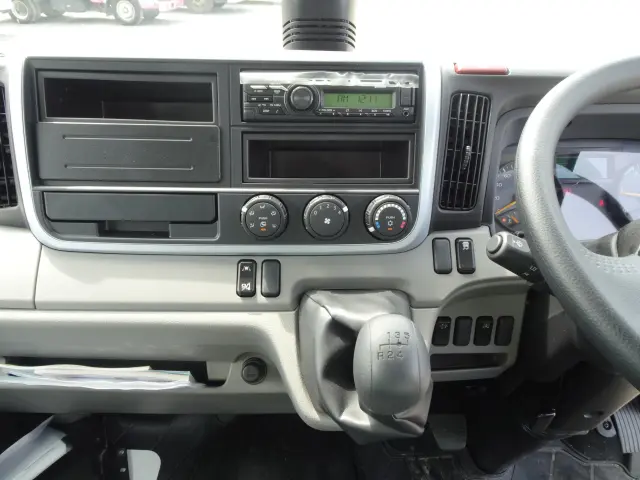 三菱 キャンター 2RG-FBA20(2WD)の写真23
