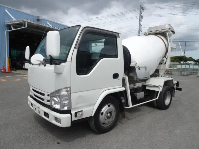 いすゞ エルフ 2RG-NKR88N(2WD)の写真1