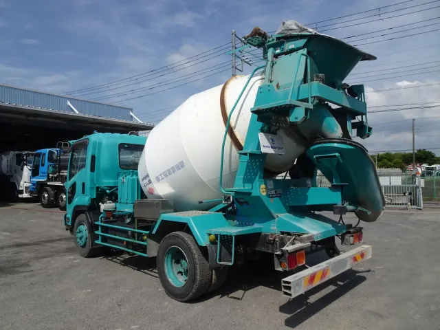 いすゞ フォワード LKG-FTR90S2(2WD)の写真2