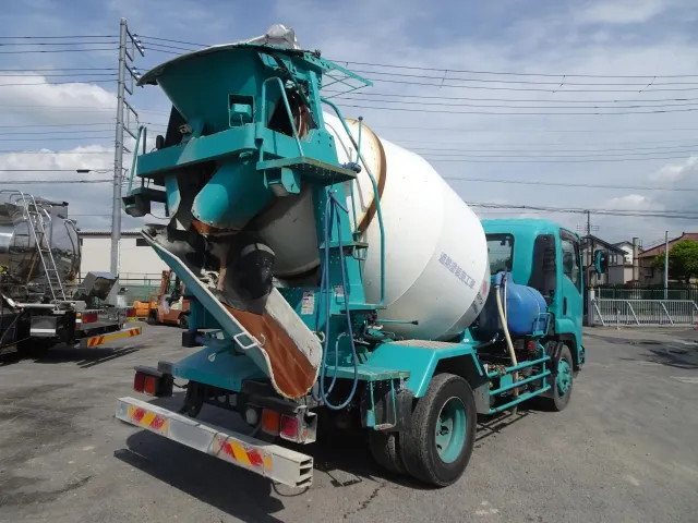 いすゞ フォワード LKG-FTR90S2(2WD)の写真4