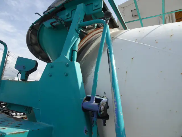 いすゞ フォワード LKG-FTR90S2(2WD)の写真8