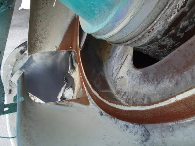 いすゞ フォワード LKG-FTR90S2(2WD)の写真12