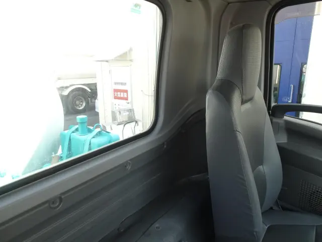 いすゞ フォワード LKG-FTR90S2(2WD)の写真21