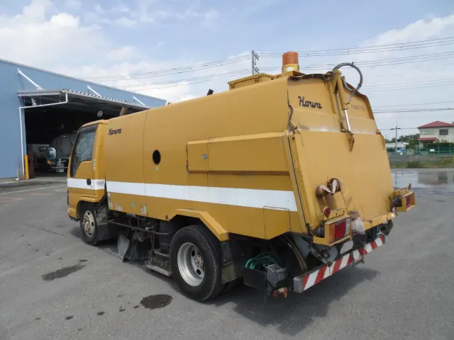 いすゞ エルフ PB-NKR81N(2WD)の写真2