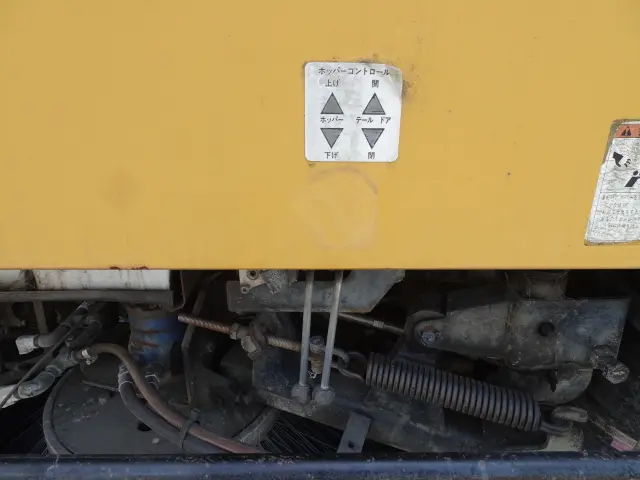 いすゞ エルフ PB-NKR81N(2WD)の写真7