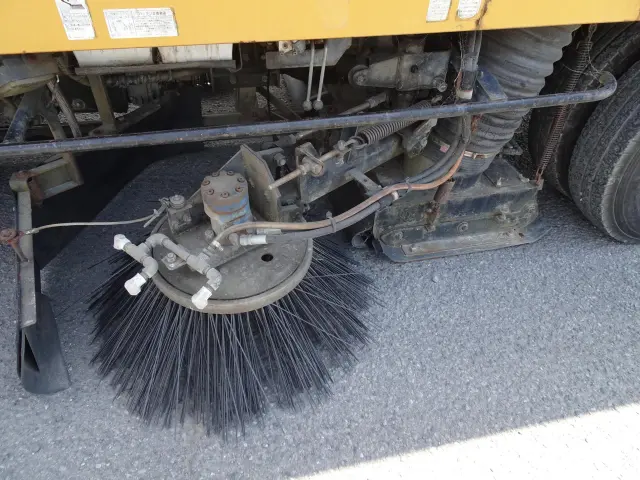 いすゞ エルフ PB-NKR81N(2WD)の写真8