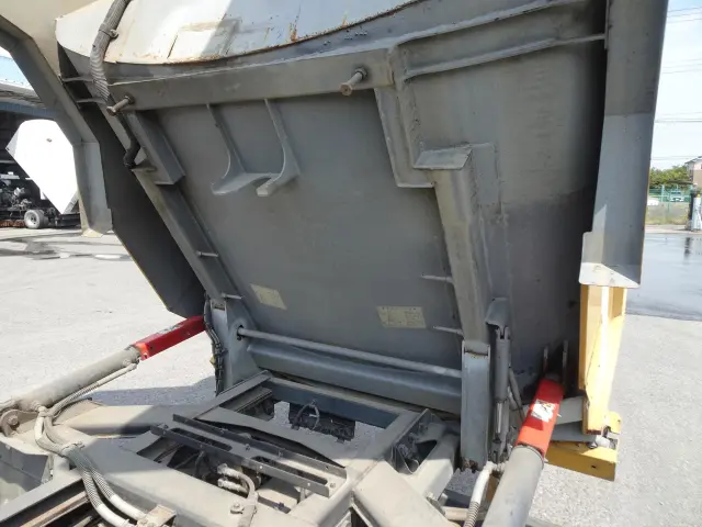 いすゞ エルフ PB-NKR81N(2WD)の写真14