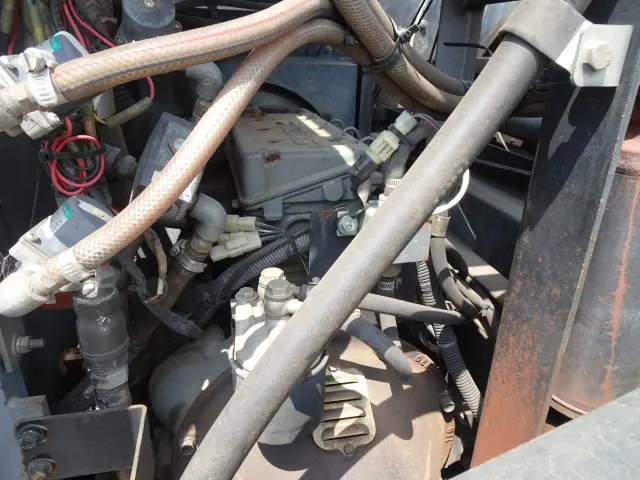 いすゞ エルフ PB-NKR81N(2WD)の写真15