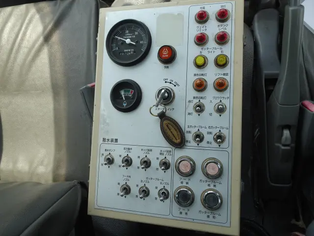 いすゞ エルフ PB-NKR81N(2WD)の写真25