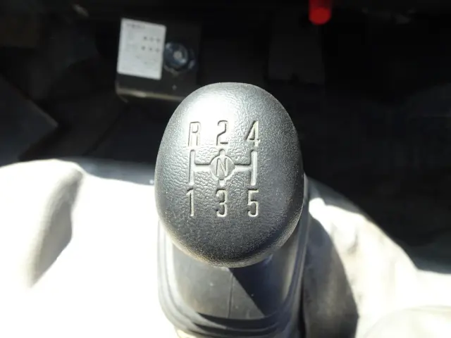 いすゞ エルフ PB-NKR81N(2WD)の写真27