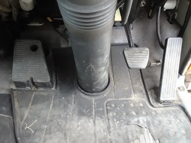 いすゞ エルフ PB-NKR81N(2WD)の写真28