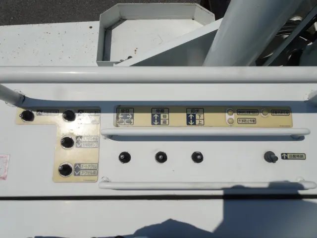 いすゞ エルフ TKG-NKR85YN(2WD)の写真8