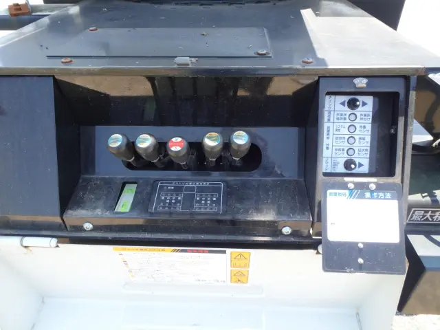 いすゞ エルフ TKG-NKR85YN(2WD)の写真9