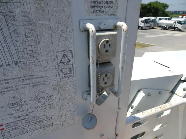 いすゞ エルフ TKG-NKR85YN(2WD)の写真11