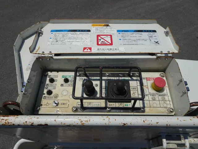 いすゞ エルフ TKG-NKR85YN(2WD)の写真13