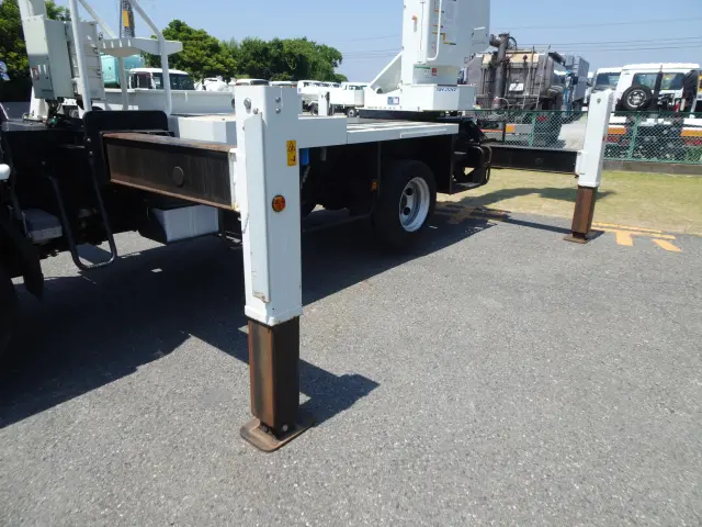 いすゞ エルフ TKG-NKR85YN(2WD)の写真15