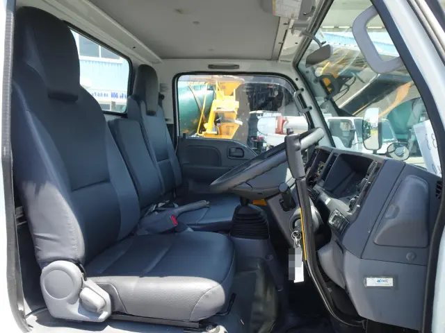 いすゞ エルフ TKG-NKR85YN(2WD)の写真22