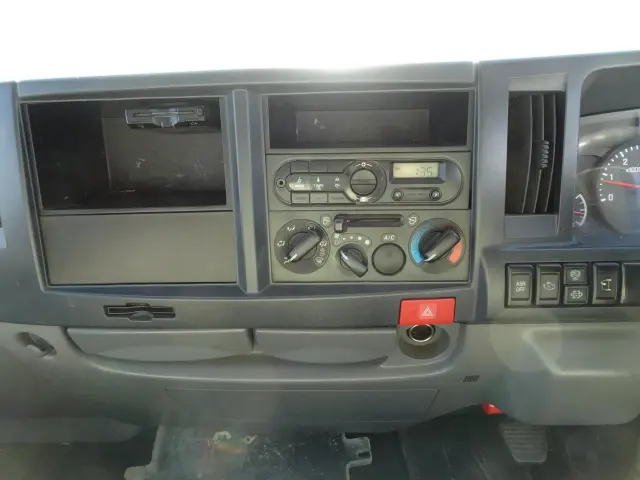 いすゞ エルフ TPG-NKR85N(2WD)の写真23