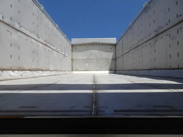 日野 プロフィア 2DG-FS1AJE(6x4)の写真9