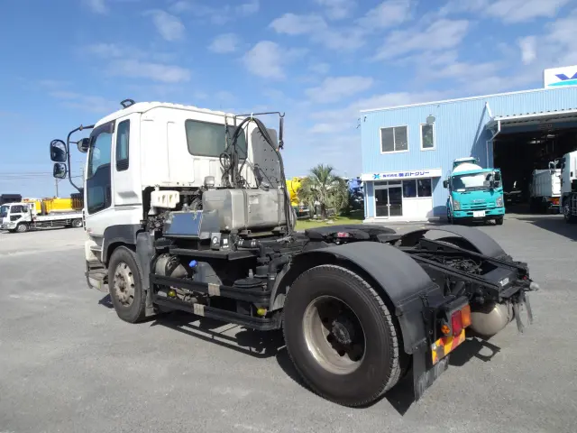 いすゞ ギガ LKG-EXD52AE(2WD)の写真2