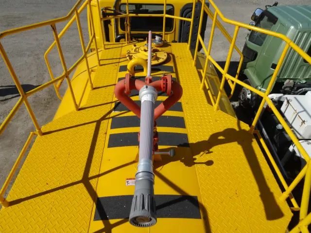 いすゞ ギガ PJ-CYZ51P6(6x4)の写真12