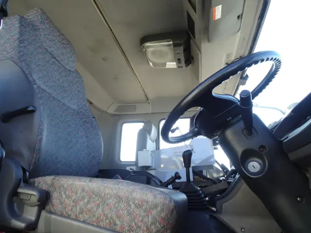 いすゞ ギガ PJ-CYZ51P6(6x4)の写真25