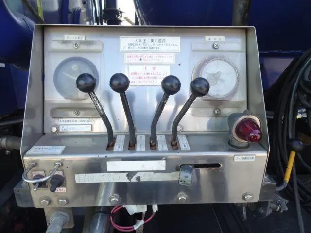 日野 プロフィア QPG-FR1APEA(6x2)の写真9