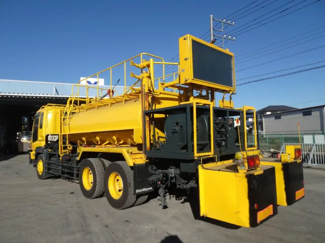 いすゞ ギガ PDG-CYZ77P8(6x4)の写真2