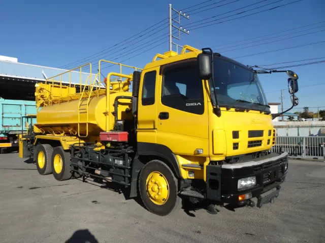 いすゞ ギガ PDG-CYZ77P8(6x4)の写真3