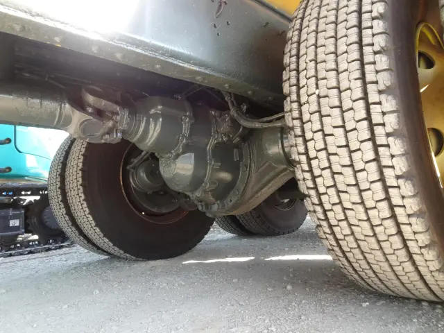 いすゞ ギガ PDG-CYZ77P8(6x4)の写真16