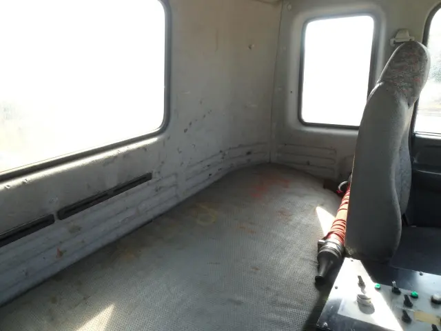 いすゞ ギガ PDG-CYZ77P8(6x4)の写真21