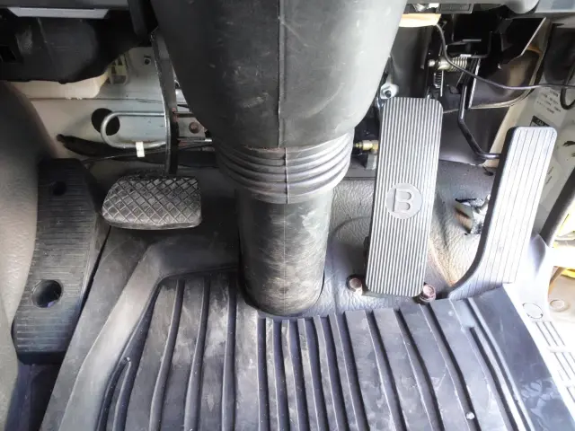 いすゞ ギガ PDG-CYZ77P8(6x4)の写真26