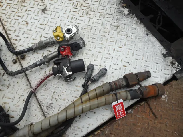 いすゞ ギガ QKG-EXD52BD(2WD)の写真9