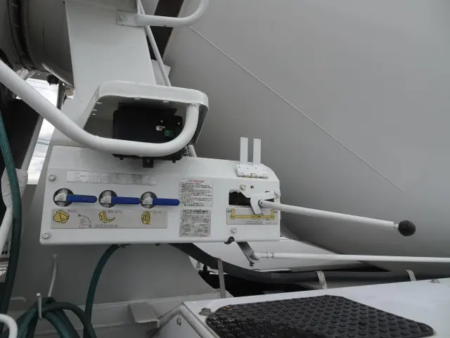 三菱 ファイター QDG-FQ62F(2WD)の写真6