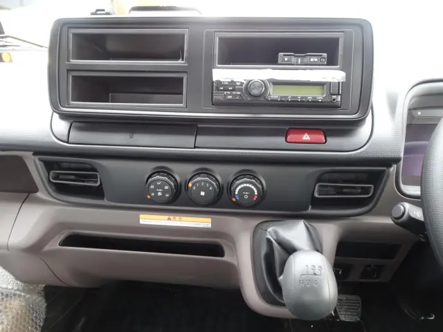 三菱 キャンター 2PG-FEB90(2WD)の写真24