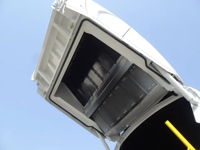 いすゞ フォワード 2RG-FRR90S4(2WD)の写真9